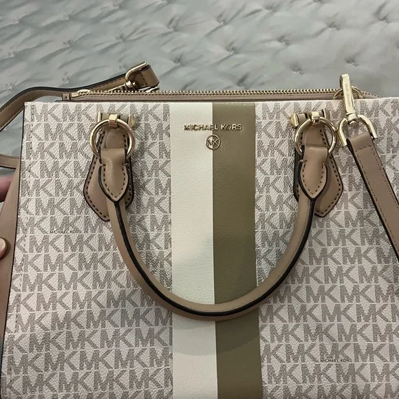 Michael Kors Tan and Cream purse - Picture 2 of 6